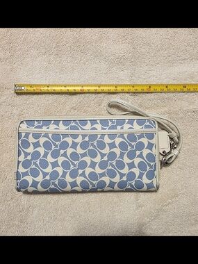 Coach Blue Signature Wristlet Wallet - Blue/White